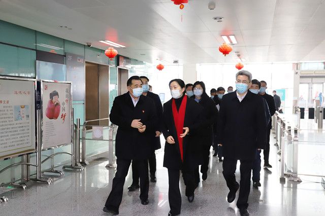 市領(lǐng)導至車站走訪慰問和疫情防控、保供應保安全保暢通工作督查